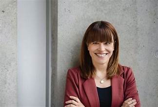Julia Reuschenbach Augen